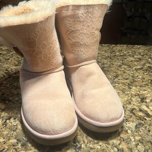 Women’s UGG BAILEY BUTTON KIMONO FLOWER PINK BOOT - size 7